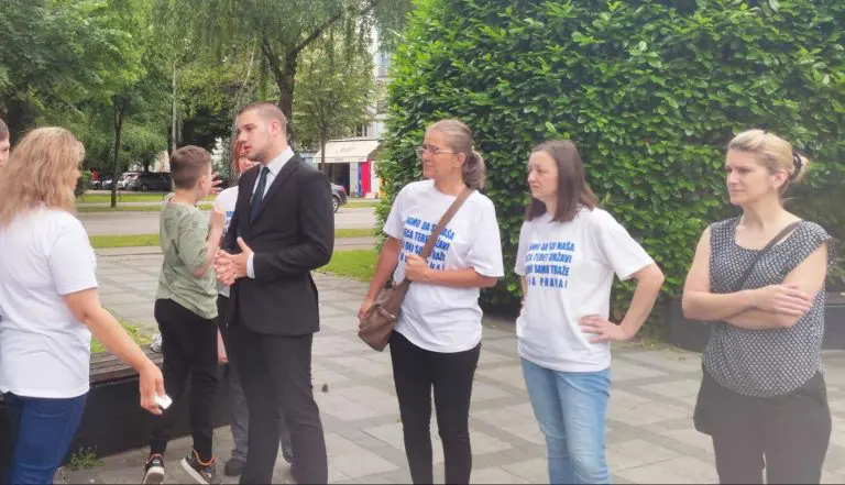 „Bojimo se vašeg rada iza zatvorenih vrata, jer do sada sve što je bilo na papiru u stvarnosti je patnja i jad naše duše“