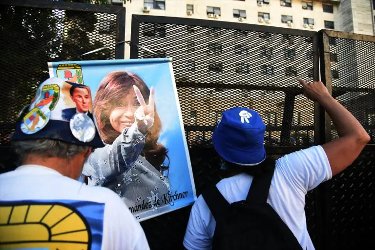 Potpredsjednica Argentine osuđena na šest godina zatvora zbog optužbi za korupciju