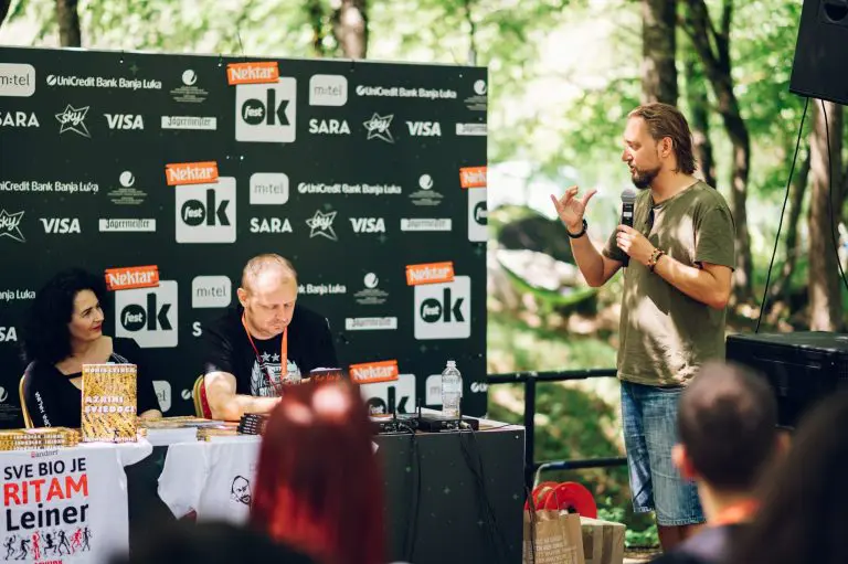 Azra je moja prva drugarica iz djetinjstva