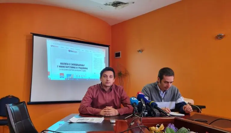 Broj zaposlenih u gradskim upravama i ministarstvima u RS i dalje raste: Svi krše zakon ali ima i JEDAN POZITIVAN PRIMJER