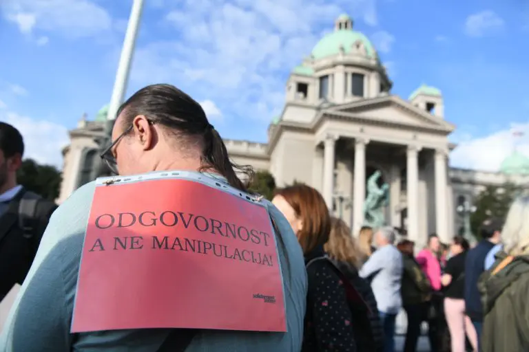 Počeo protest „Srbija protiv nasilja“: Građani širom zemlje se okupljaju, blokiran saobraćaj ispred Skupštine