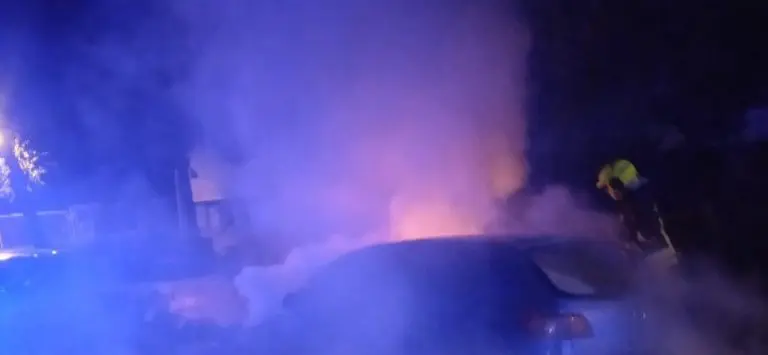 U Banjaluci gorjela dva automobila