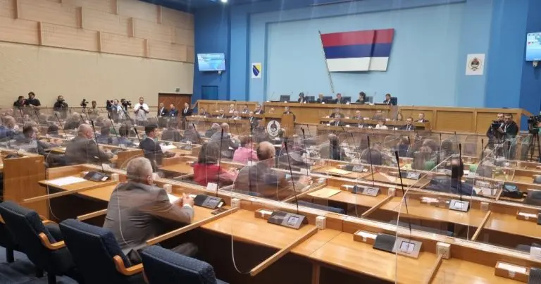 “Rješenje nije davati mladima po 100 KM, već ih zaposliti”