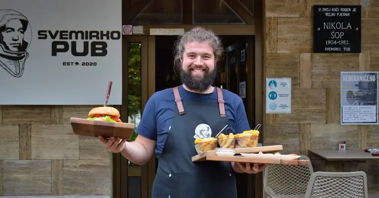 Džimi Budeš, džezer iz Jajca koji pravi odlične burgere: Kvizovi koje organizuje u Svemirku okupljaju ljude iz raznih gradova BiH