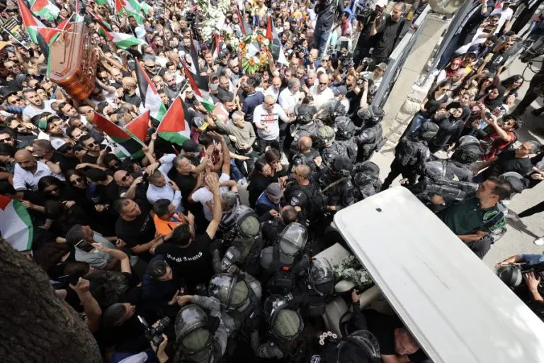 EU zgrožena scenama na sahrani novinarke Al Jazeere