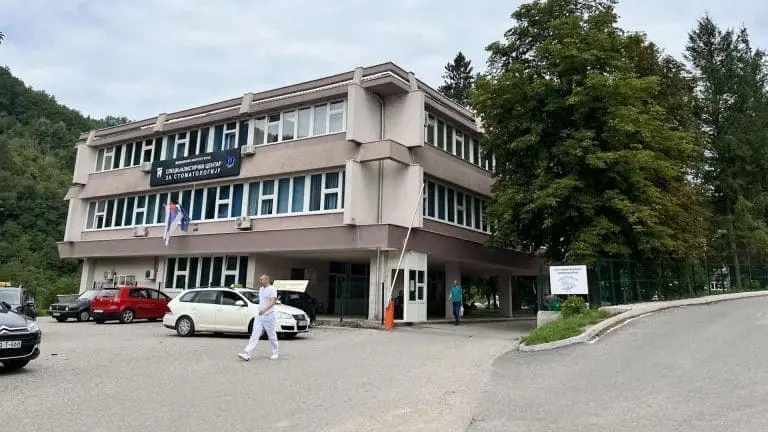 Ginekolog za porođaj uzeo 400 KM, pa nakon pada bebe pocijepao novac!