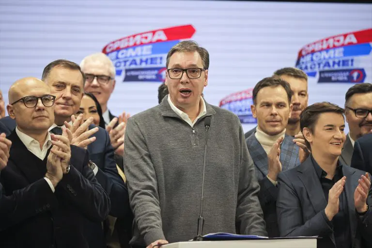 Vučić pozvao Dodika, Nešića, Stevandića, Trivićku i Bjelicu na miting: Dođite da odbranimo našu izbornu volju u Beogradu!