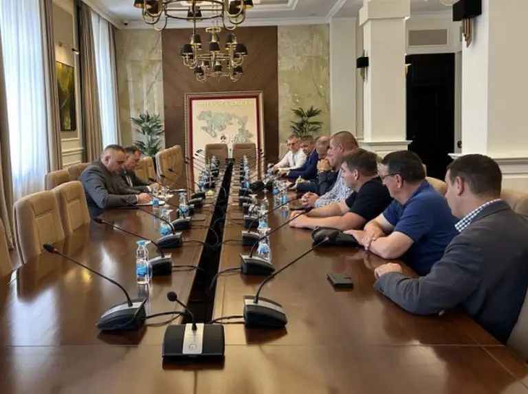 Dodik poljoprivrednicima: Strpite se, stiže rata kredita od 300 miliona KM