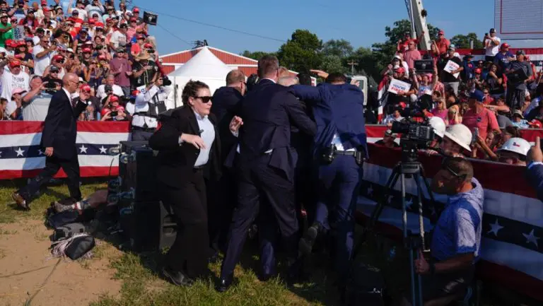 UPOZORENJA IGNORISANA: Svjedok pokazivao naoružanog muškarca na krovu (VIDEO)