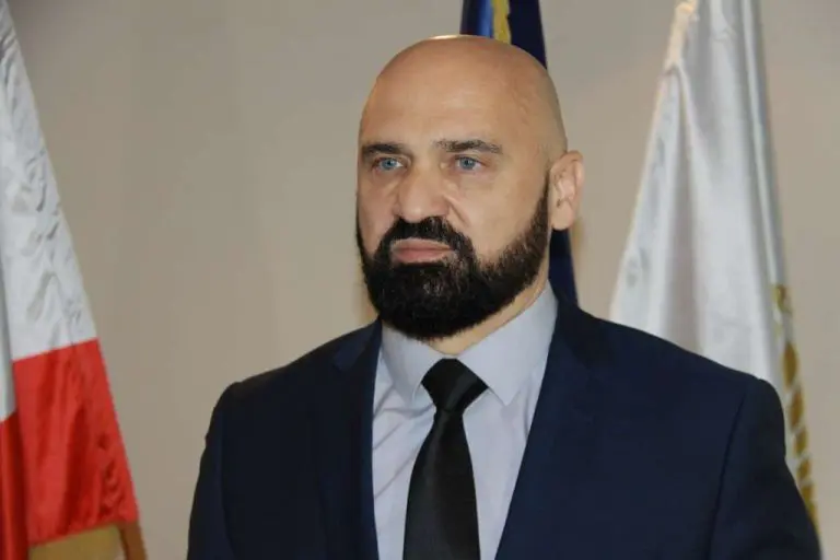 Ramo Isak: Ne postoji kazna koju mi možete izreći da se odreknem zastave sa ljiljanima