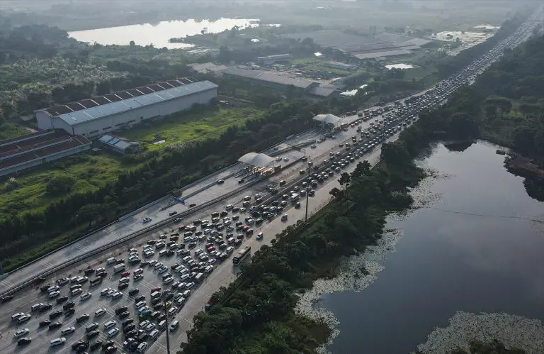 KILOMETARSKA KOLONA VOZILA: Udes na auto-putu u Hrvatskoj, prevrnuo se vojni džip