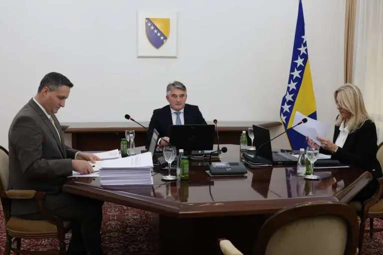 Predsjedništvo BiH usvojilo Budžet, Komšić glasao protiv