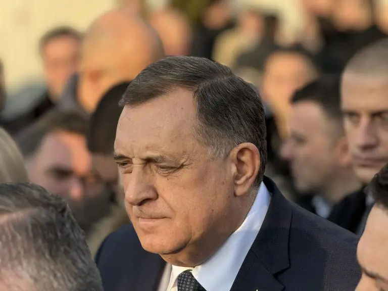 Dodik: “Vrijeme je da Bećirović zaćuti ili da mu konačno KUPE PELENE”