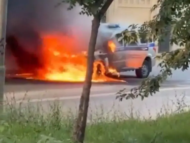 Napadači otvorili vatru na crkvu, ubijen policajac (VIDEO)
