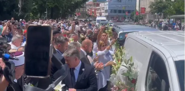 Tužna kolona s tabutima 14 žrtava genocida prošla Sarajevom