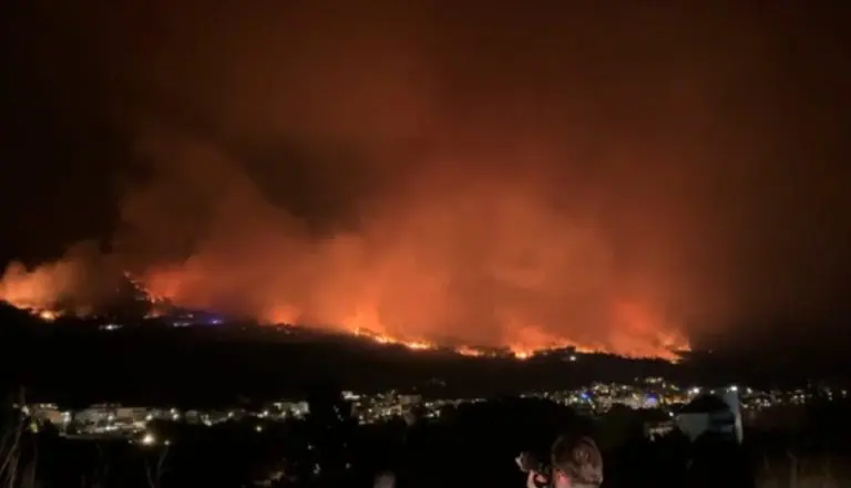 Požar zahvatio ranč, kuće i vozila, odjekuju detonacije,stižu vatrogasci iz Zagreba, Karlovca..