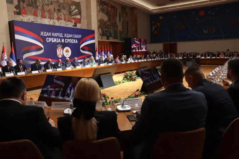 Dodik poručio da će deklaracija koja će danas biti usvojena rehabilitovati srpski nacionalni interes