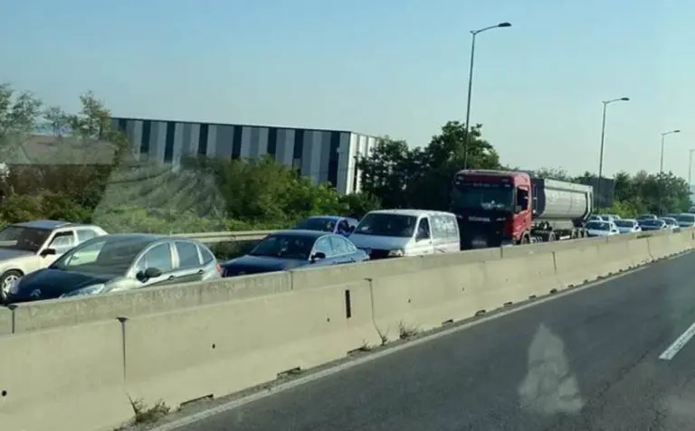 Stvorila se velika gužva: Lančani sudar na brzoj cesti kod Banjaluke