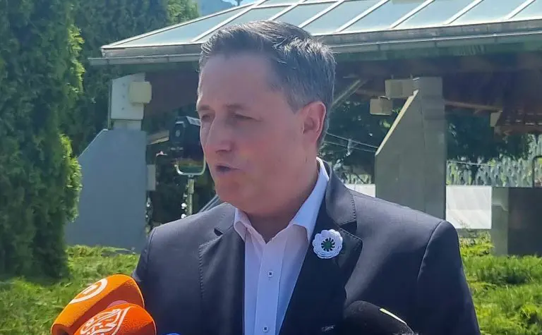 Bećirović u Potočarima odao počast žrtvama genocida: Naš cilj je prevencija, da se takvo zlo više nikada i nigdje ne ponovi