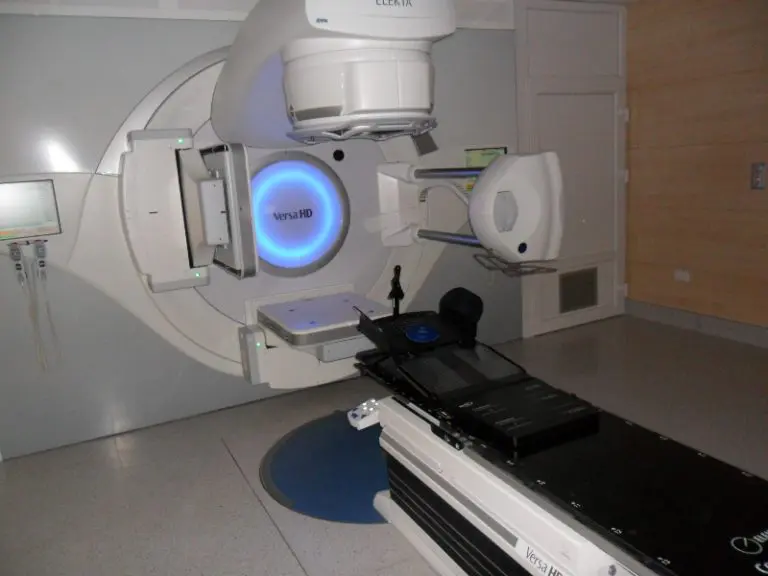 Pacijenti i dalje umiru: Ništa od aparata za zračenje u UKC Tuzla