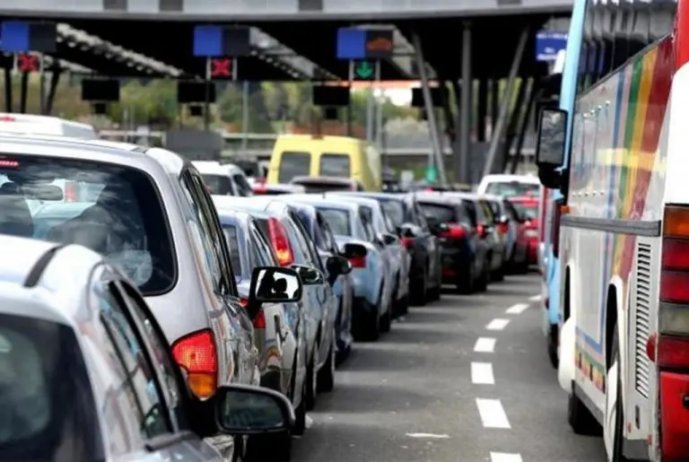 Oprezno na putevima između Višegrada, Foče i Gacka, povećan broj automobila koji putuju na more