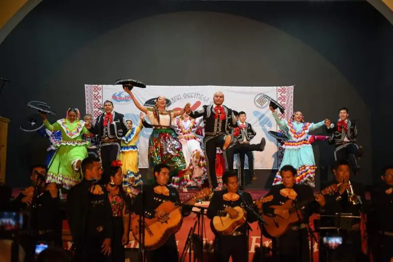 Čujete li kolo kako pjeva?