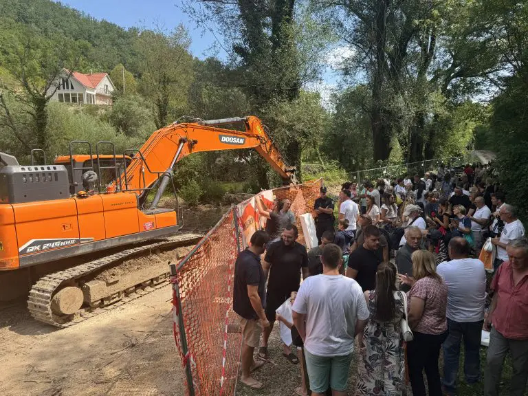 “Gotovo je! Ćeraj bager!” Mještani i aktivisti presretni