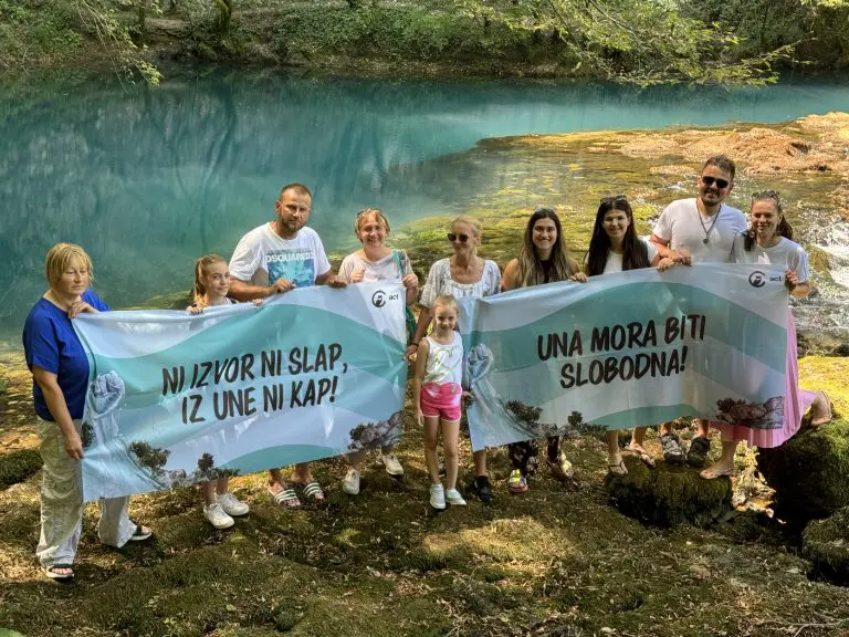 Solidarna podrška u borbi protiv izgradnje male hidroelektrane: Una nema cijenu i nije na prodaju!