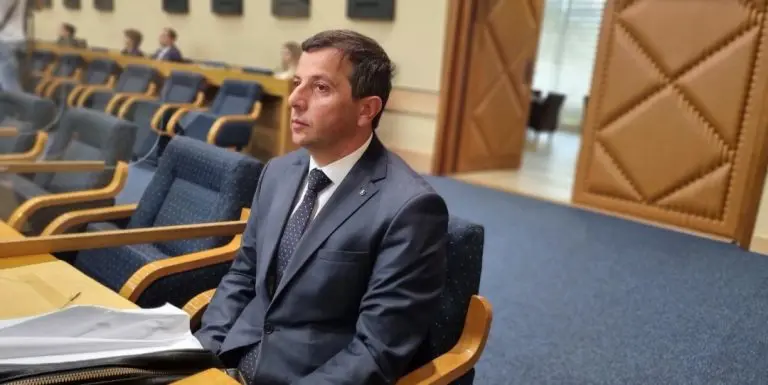 Vukanović udaljen sa sjednice, vrijeđao Milorada Dodika
