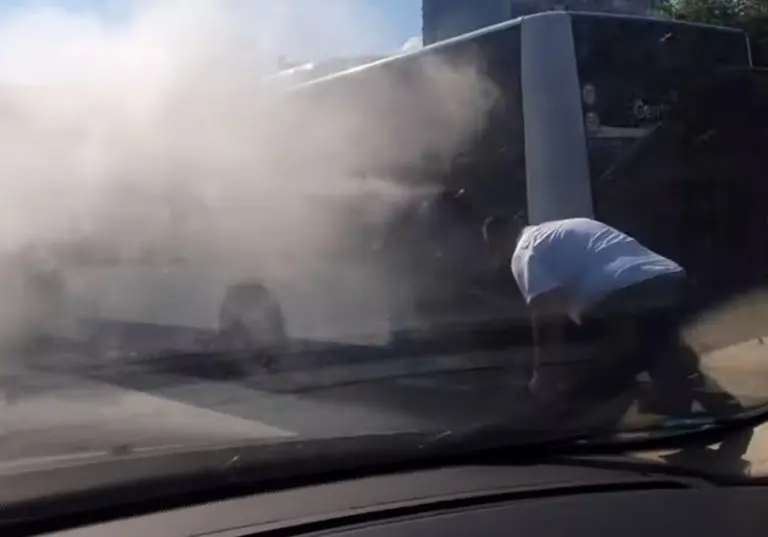 Drama u Sarajevu: Zapalio se autobus (VIDEO)