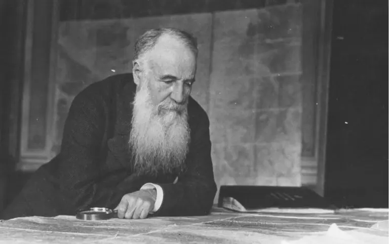 Milan St. Protić: Vlastita dostignuća ne poštujemo, a busamo se u srpske grudi