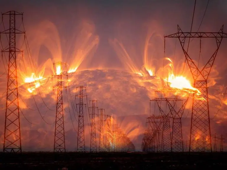 Moguće aurore i problemi sa strujom? Zemljina tehnološka infrastrukura u opasnosti zbog pojačane solarne aktivnosti