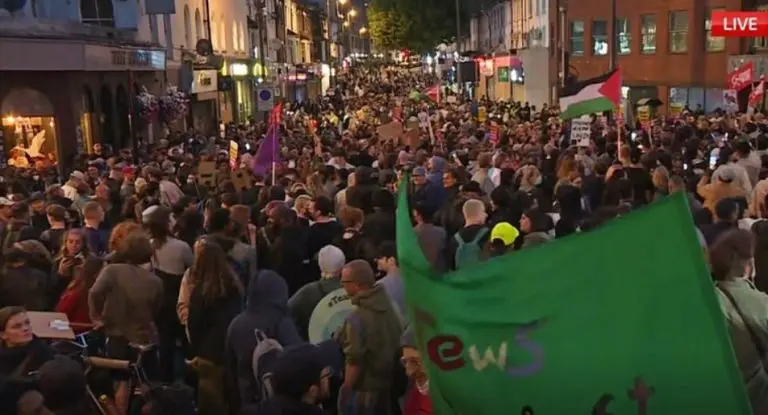 Najavljeni protesti desnice su propali. Kontrademonstranti su okupirali ulice Engleske