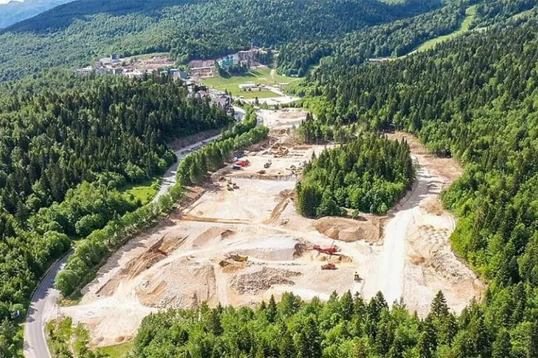 Naravno, “Sve po zakonu”: Resorno ministarstvo demantuje da su odobrili krčenje šume na Bjelašnici