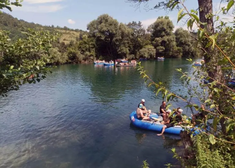 “Žene tijelima branile rijeku”: Ekološka agresija na Unu dobija sve veće razmjere