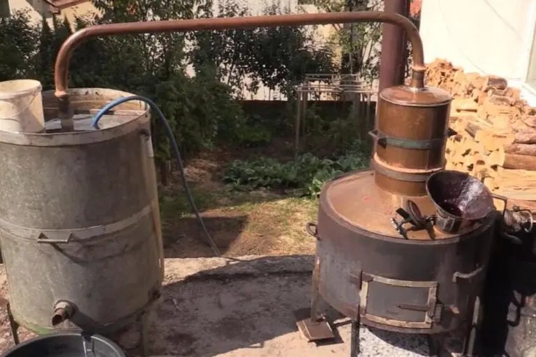 Roba privremeno oduzeta: “Domaćinu” uzeli dva kazana i gotovo 6.700 litara rakije