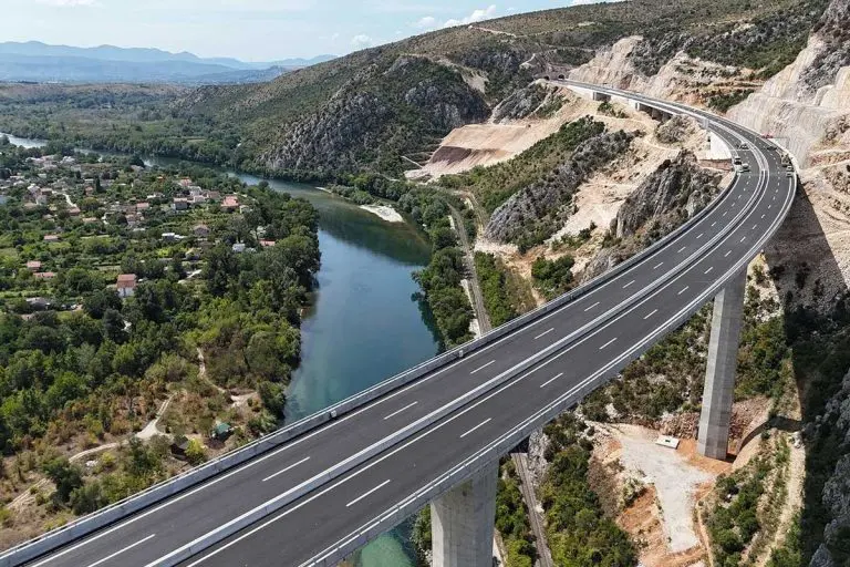 Objavljeno kako izgleda nova dionica auto-puta i grandiozni most (VIDEO)