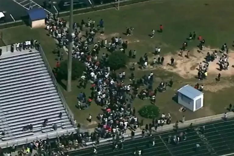 Napad u školi u SAD: “Najmanje dvoje mrtvih, četvoro ranjenih” (VIDEO)