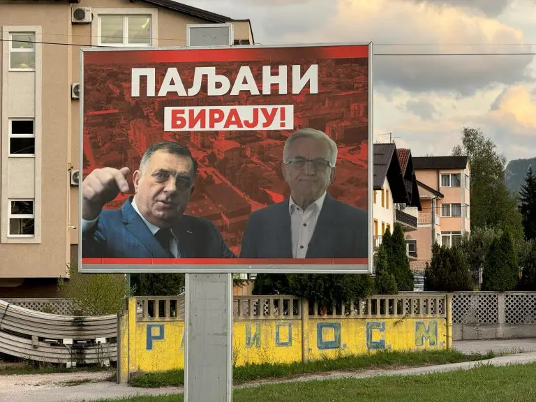 Šta lideri stranaka, koji nisu kandidati na lokalnim izborima, rade na bilbordima?