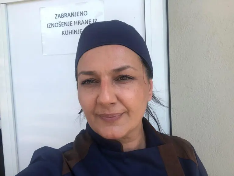 Banjalučka umjetnica promijenila život iz korijena, “odradila sezonu” u Hrvatskoj kao kuharica: “Mislila sam da ću da crknem, ali prevazišla sam samu sebe”