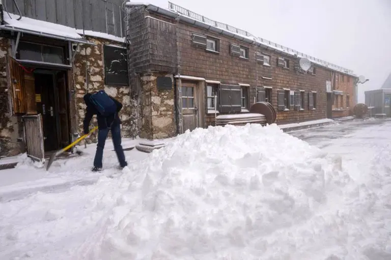 Pao prvi snijeg u Evropi: Meteorolozi najavljuju da će biti pola metra visine, od ljeta do zime u pet dana
