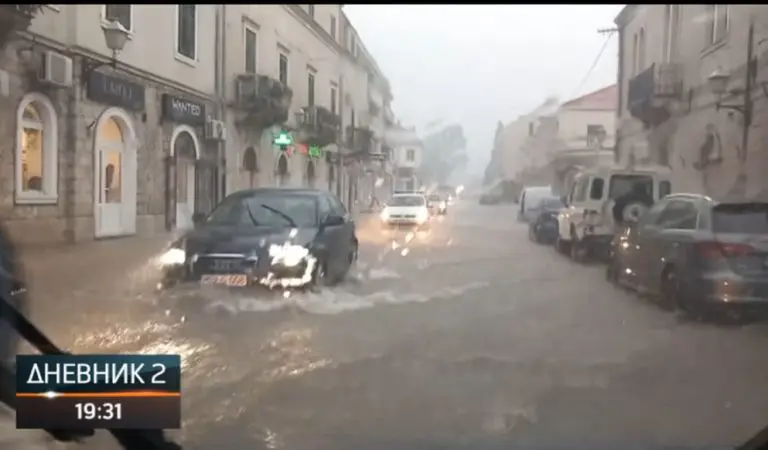 Snažno nevrijeme u Trebinju, na ulicama potop, na putevima odroni: Paralisan i Dubrovnik
