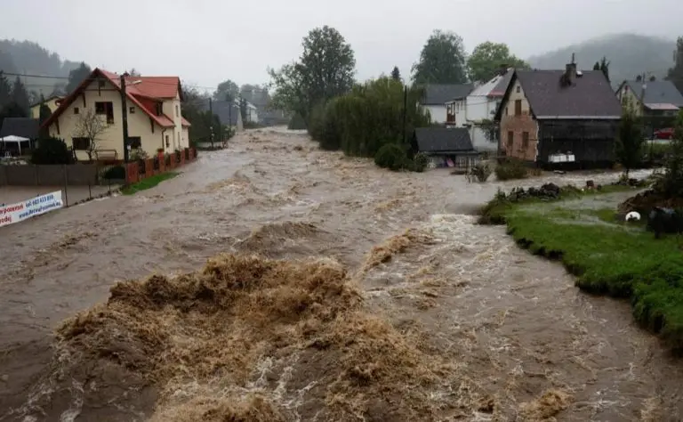 Ljudi poginuli u Poljskoj, Austriji, Rumuniji, ima nestalih u Češkoj. Poplavljen autoput do Beča, vanredno u Bratislavi…