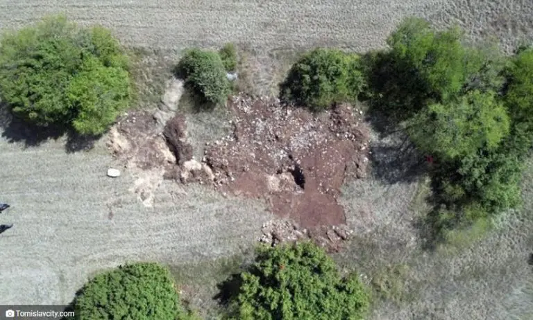 TRAŽILI BLAGO Bagerom razvalili ostatke ranohiršćanske crkve kod Tomislavgrada