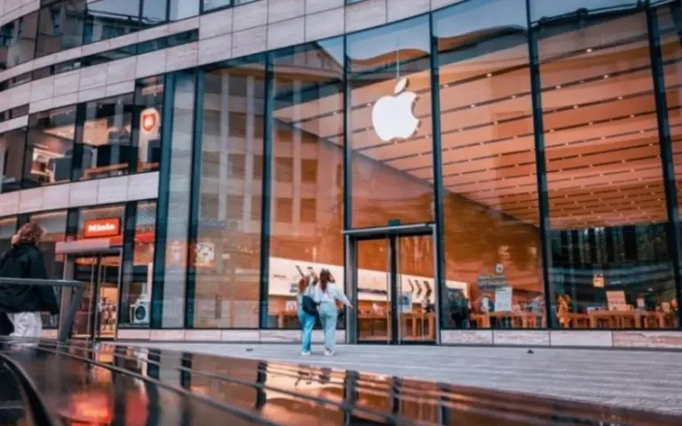 Dionice kompanije Apple pale odmah nakon predstavljanja nove serije iPhonea