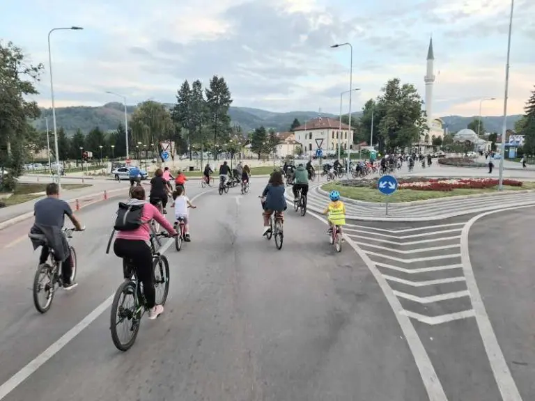 Banjalučani organizovanom vožnjom bicikala ukazali na potrebu alternativnih načina prevoza po gradu