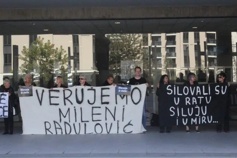Protest u Beogradu: “Verujemo Mileni Radulović”