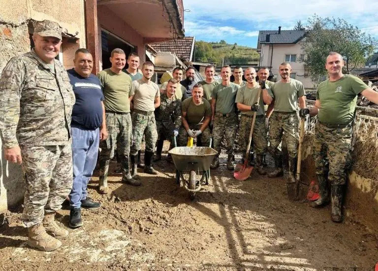 Pripadnici OS BiH osmi dan bez pauze angažirani na uklanjaju posljedica razornih poplava