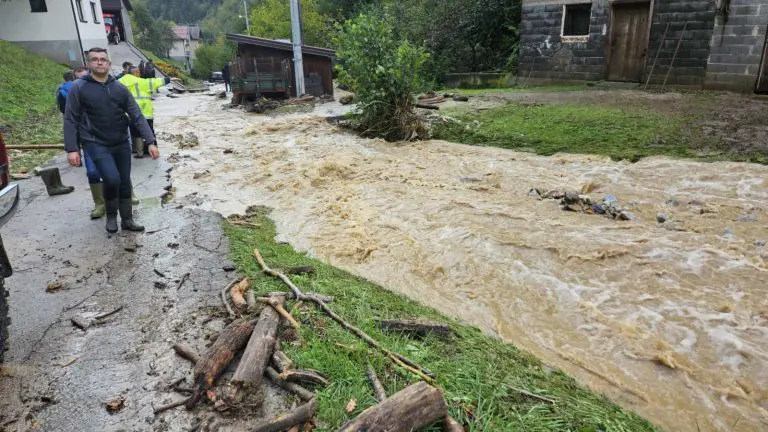 Raste broj poginulih u stravičnim poplavama u BiH