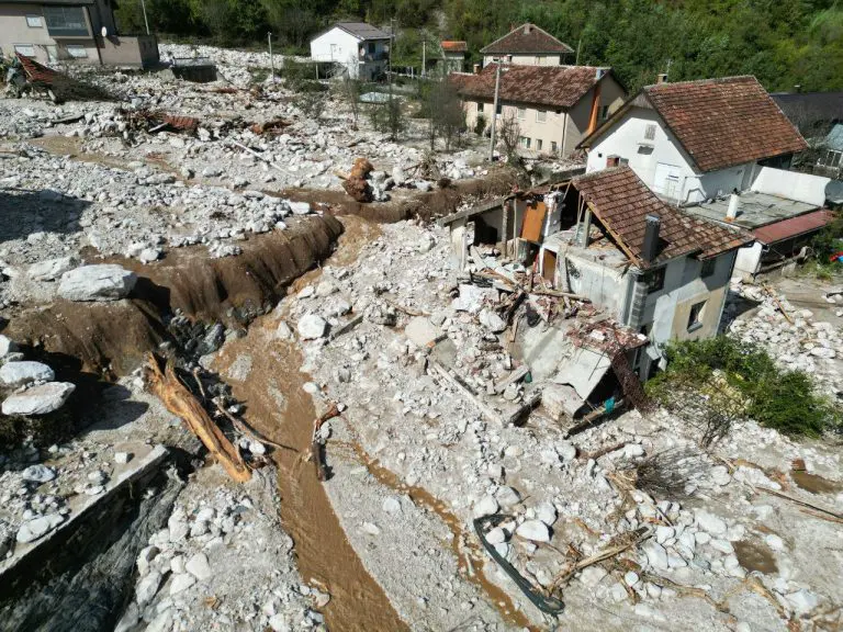 Fotografije iz zraka: Donja Jablanica –  naselje najteže pogođeno poplavama